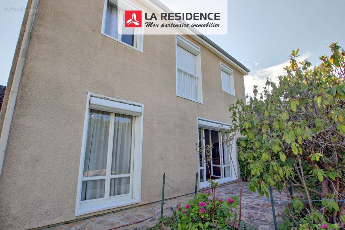 Maison 135 m² à Le Mesnil-Saint-Denis  - photo 9