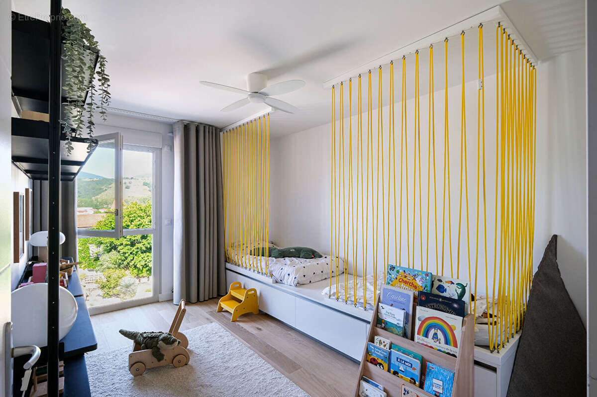 Appartement à LES ROCHES-DE-CONDRIEU