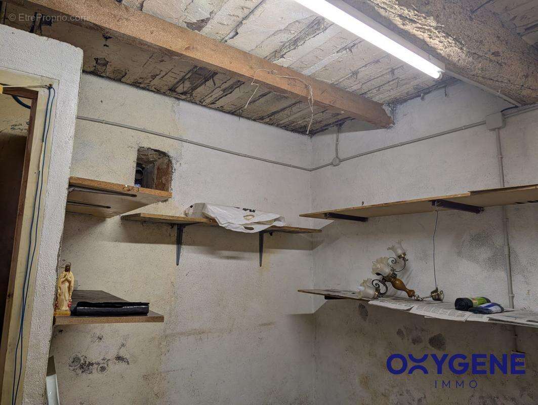 Maison à SAINT-LAURENT-DE-LA-SALANQUE