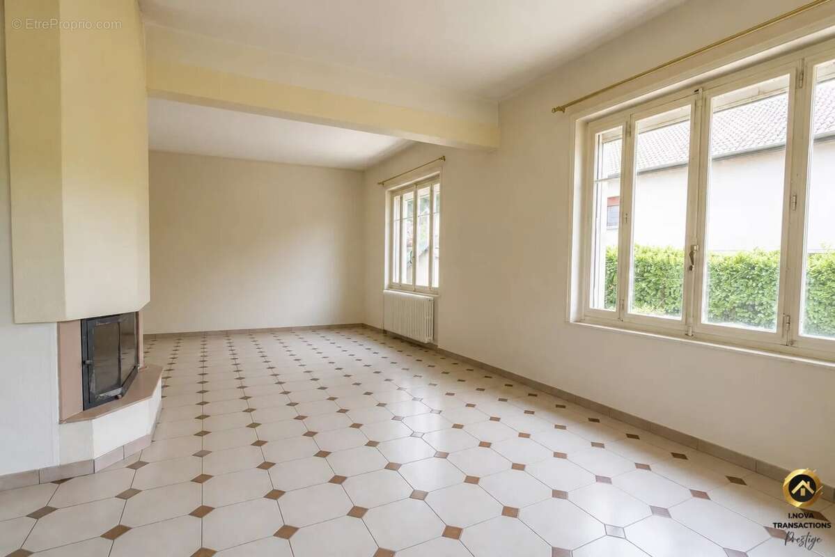 Maison 6 pièces de 150 m² en bord de Saône avec dépendance - photo 6