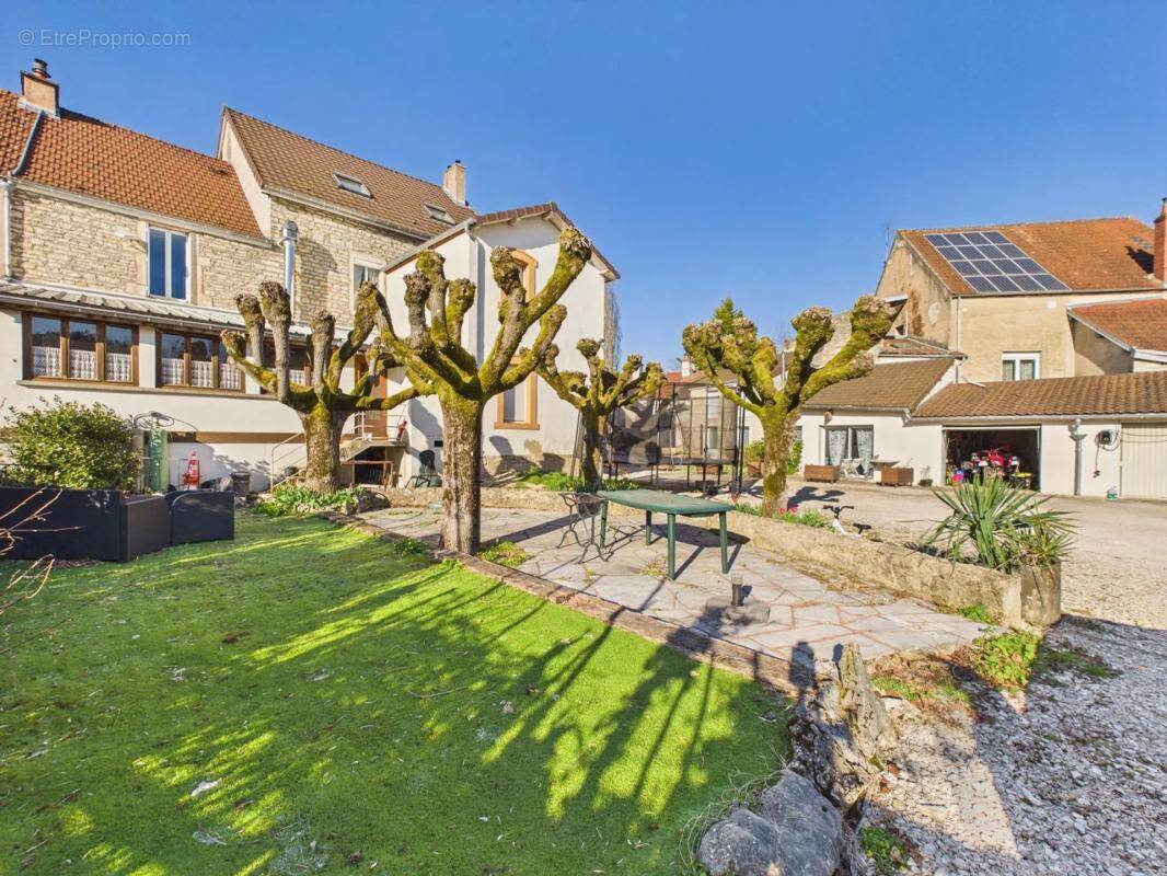 Appartement à VELARS-SUR-OUCHE