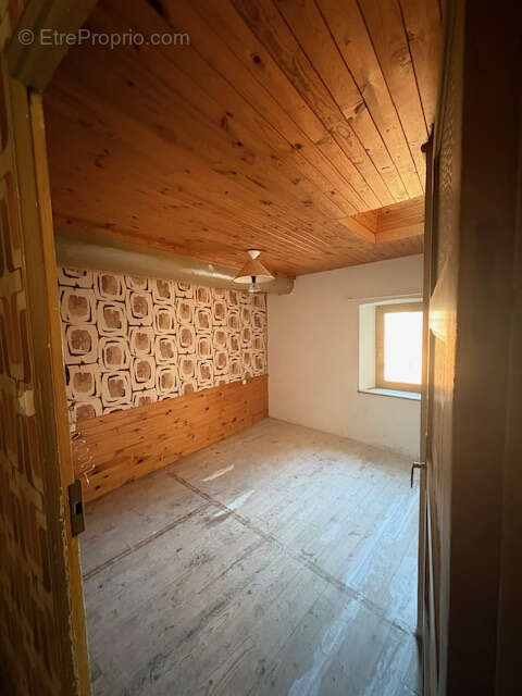 Maison à VIC-LE-COMTE