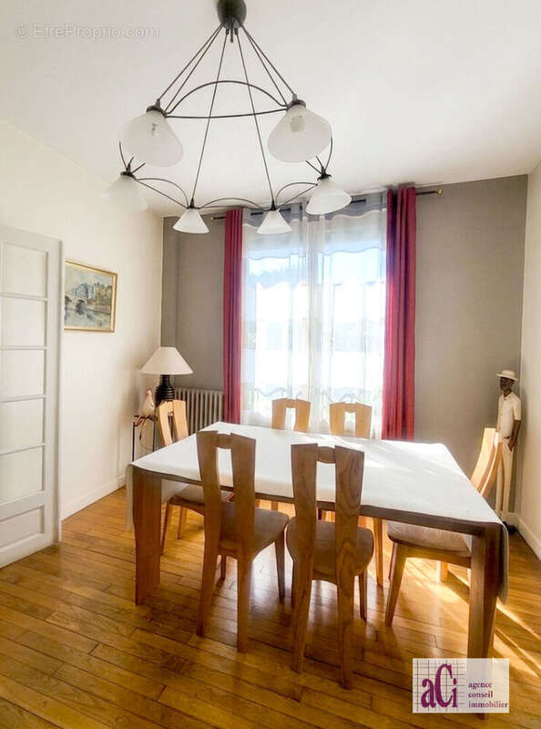 Maison à L'HAY-LES-ROSES