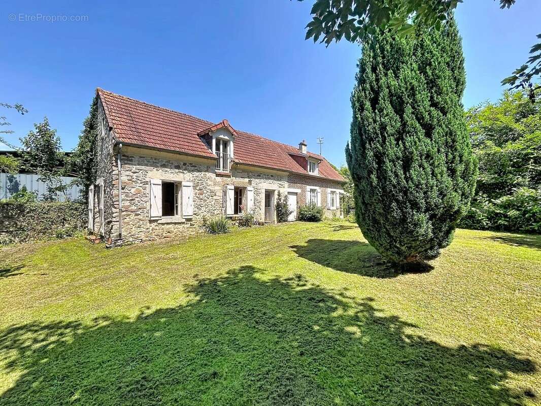 Maison à MERLIEUX-ET-FOUQUEROLLES