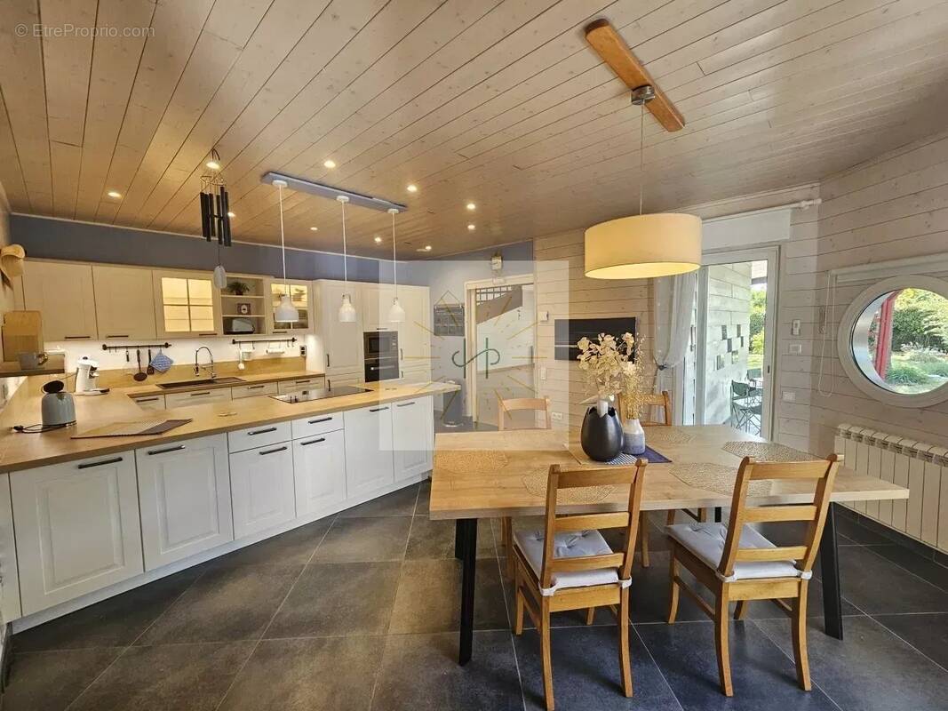 Maison à MONTELIMAR