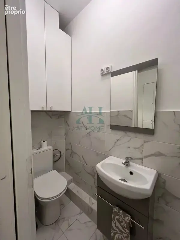Studio à deux pas- rue des Martyrs - photo 8