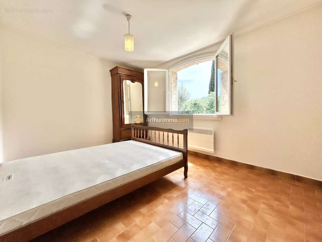 Maison à ROQUEBRUNE-SUR-ARGENS