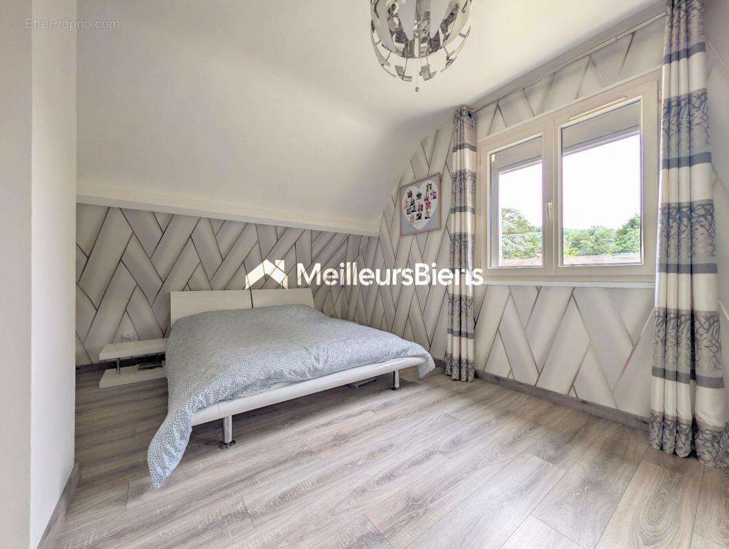 Maison à SAINT-MARTIN-LA-GARENNE