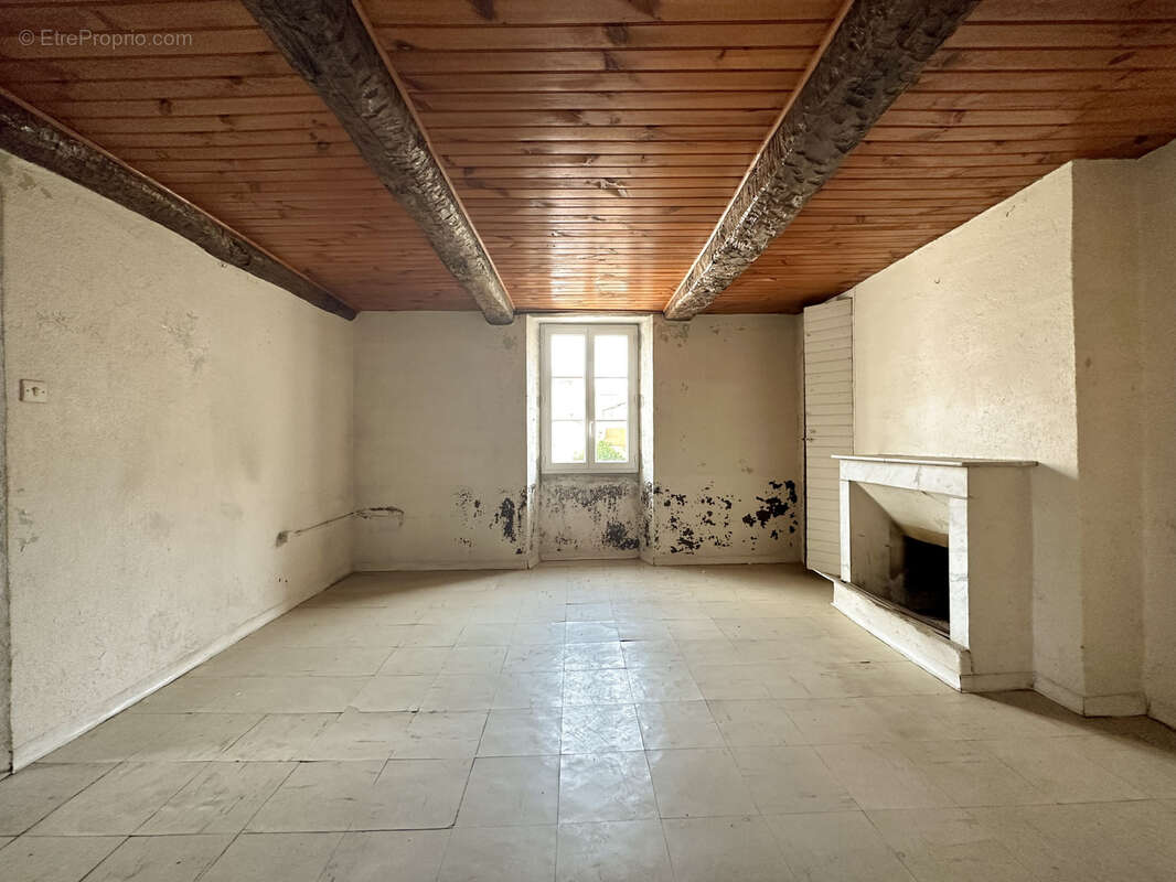 Collobrieres maison de village beaux volumes - photo 2
