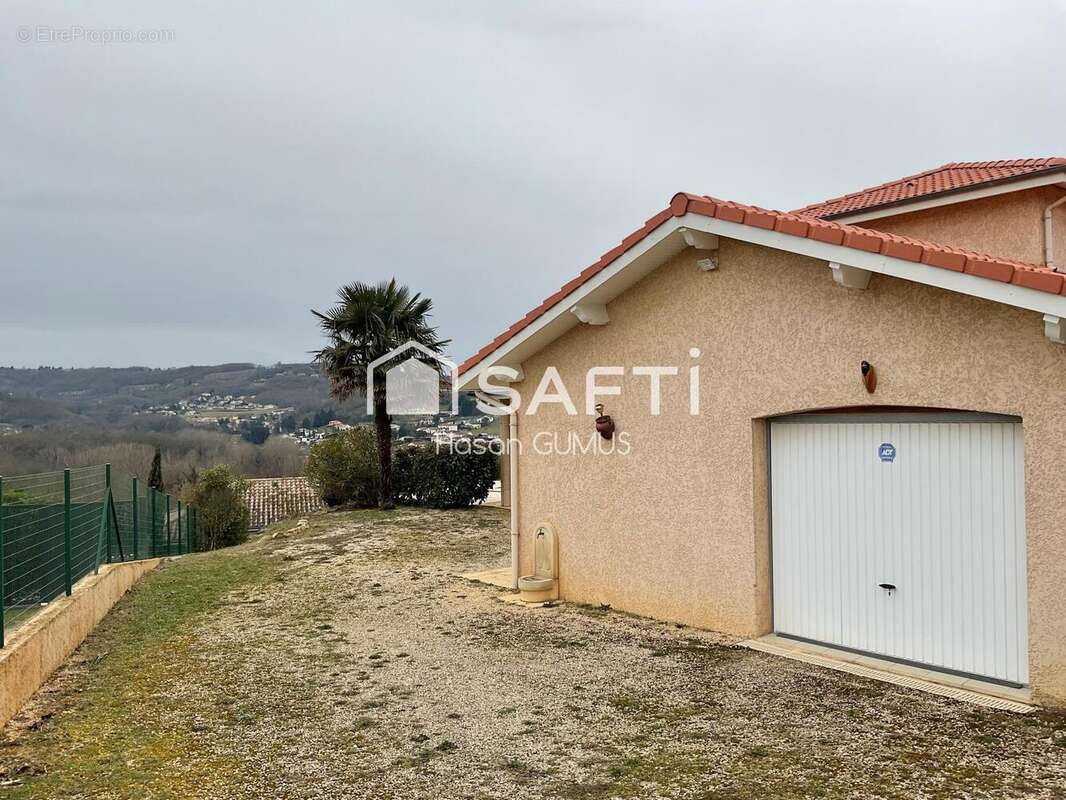 Photo 3 - Maison à ESTRABLIN