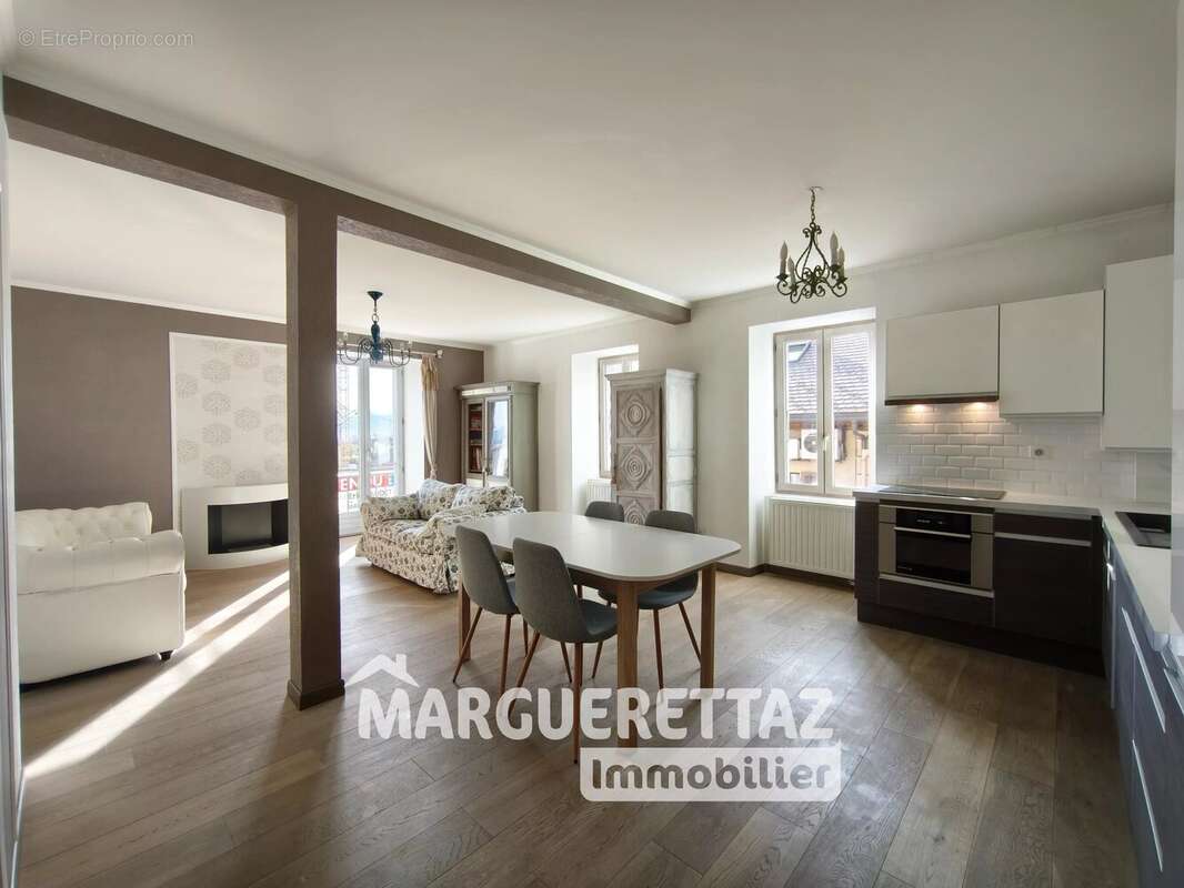 Appartement à LA ROCHE-SUR-FORON