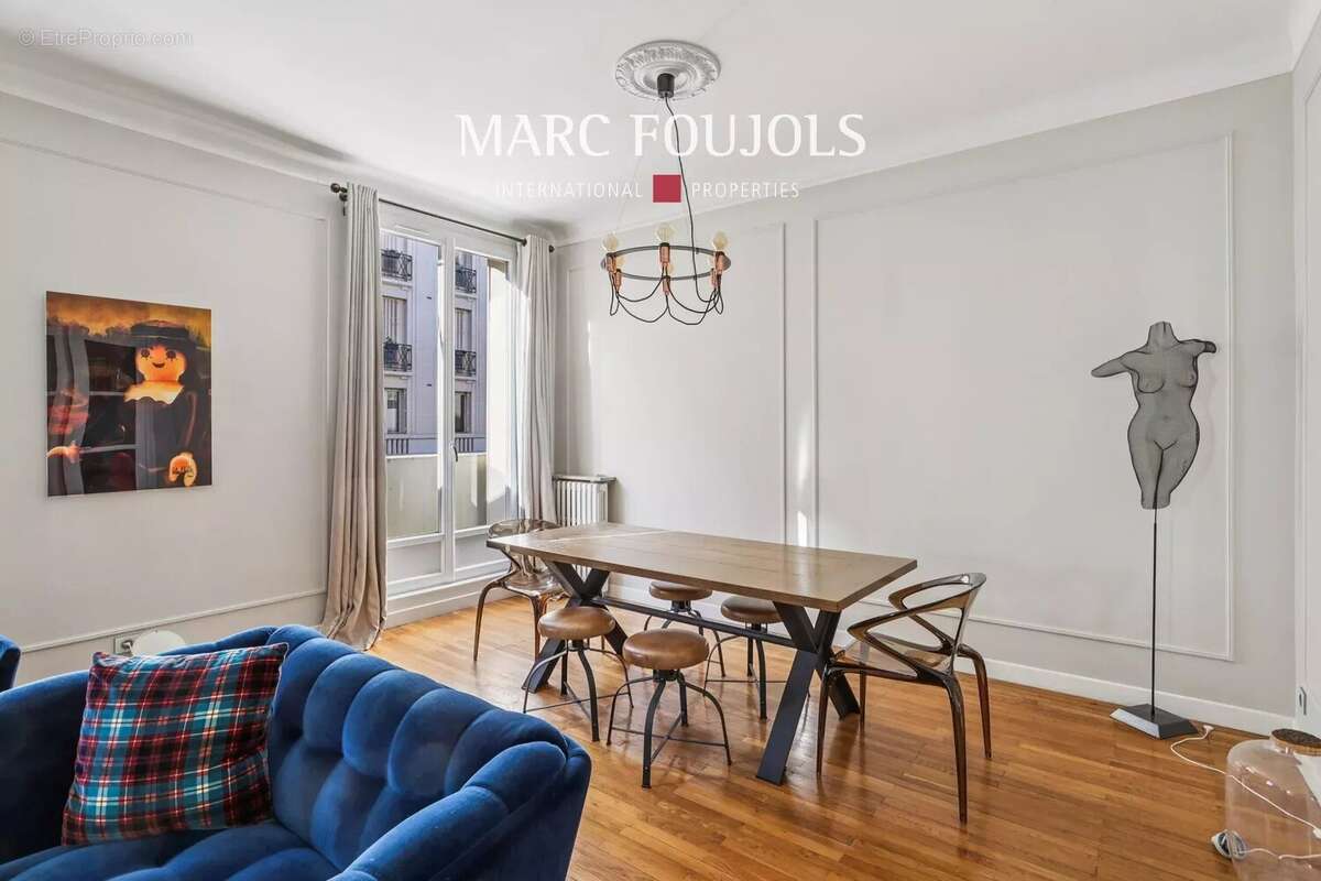 Appartement à PARIS-16E