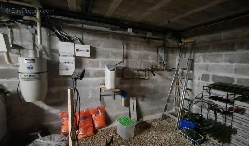 Grande maison à vendre 5 pièces FOUQUEBRUNE (16) + dépendances sur terrain d'env 6800 m2 - photo 28