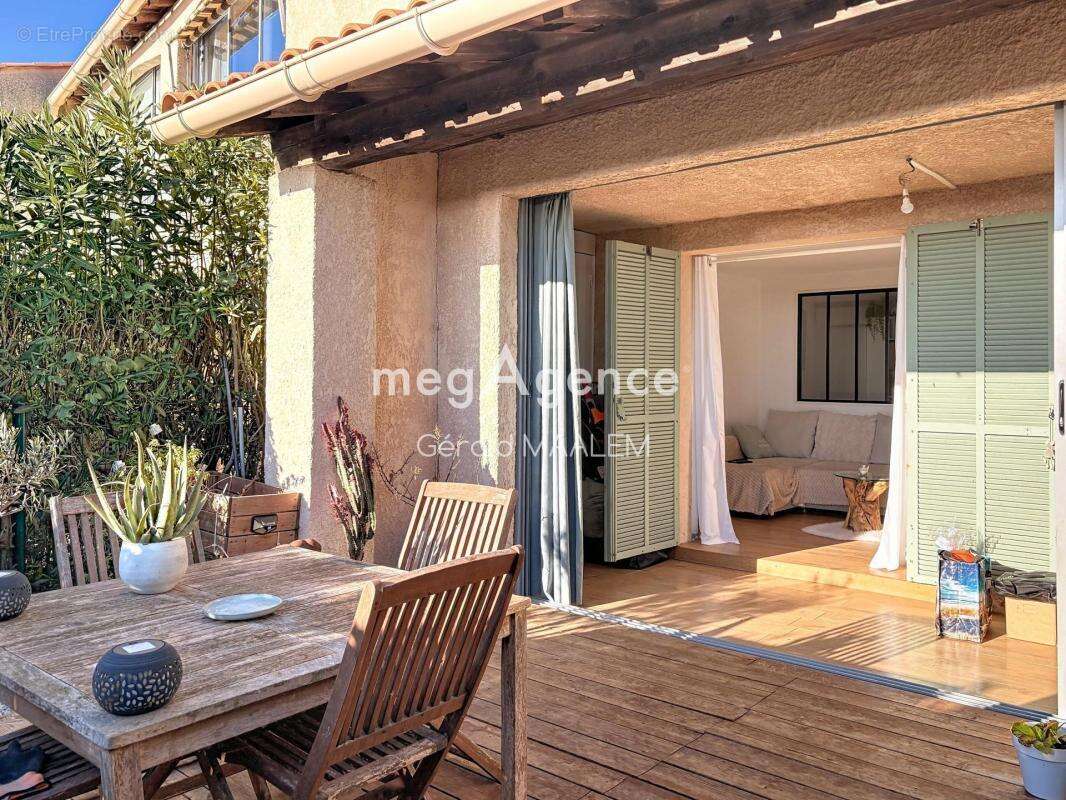 Appartement à ROQUEBRUNE-SUR-ARGENS