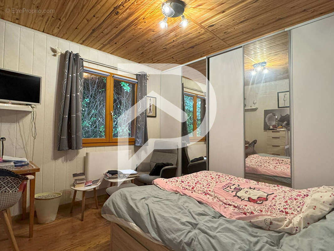 Maison à LA CHAPELLE-AUBAREIL