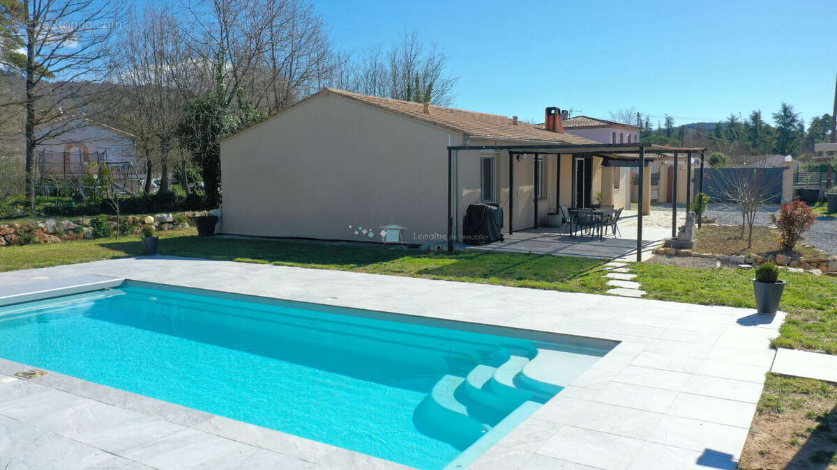 Maison à SAINT-CEZAIRE-SUR-SIAGNE