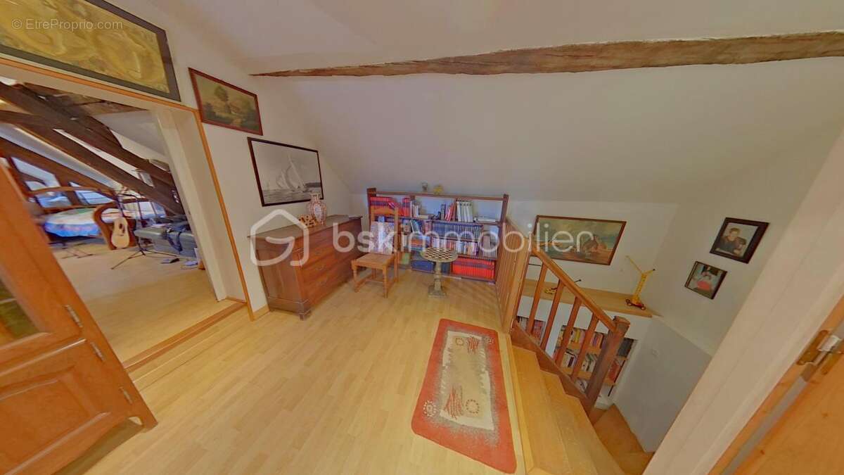 Corps de ferme de 179 m² avec une grande de grange  150 m² sur 1624 m² de terrain - photo 22
