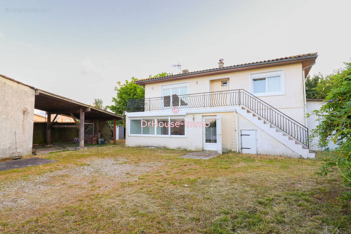 Maison à SAINT-JULIEN-BEYCHEVELLE