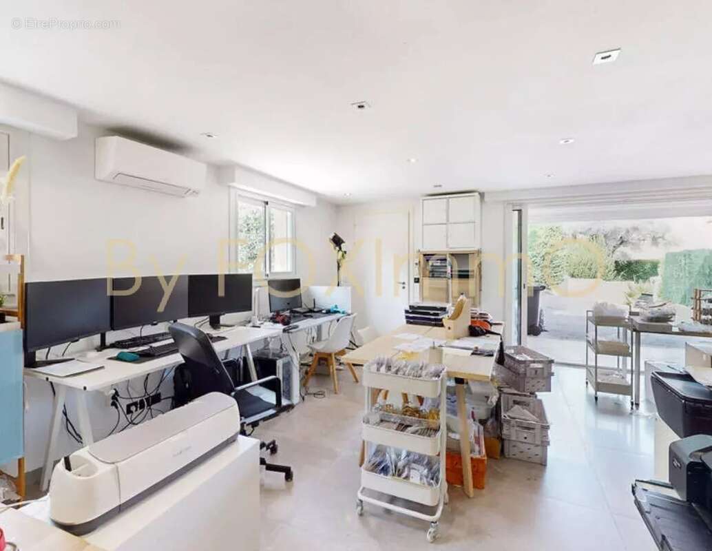 Antibes, Villa récente en parfait état, quartier résidentiel & calme absolu, proximité au centre et axes routiers, belle prestat - photo 9