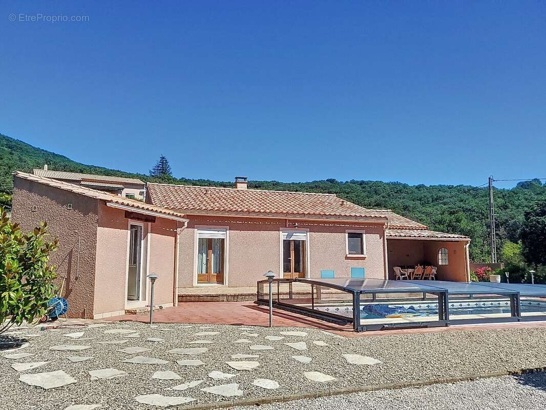 Maison à LA TOUR-SUR-ORB
