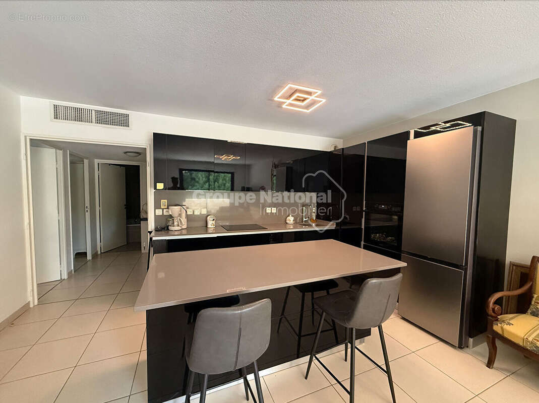 Appartement à LA ROQUETTE-SUR-SIAGNE