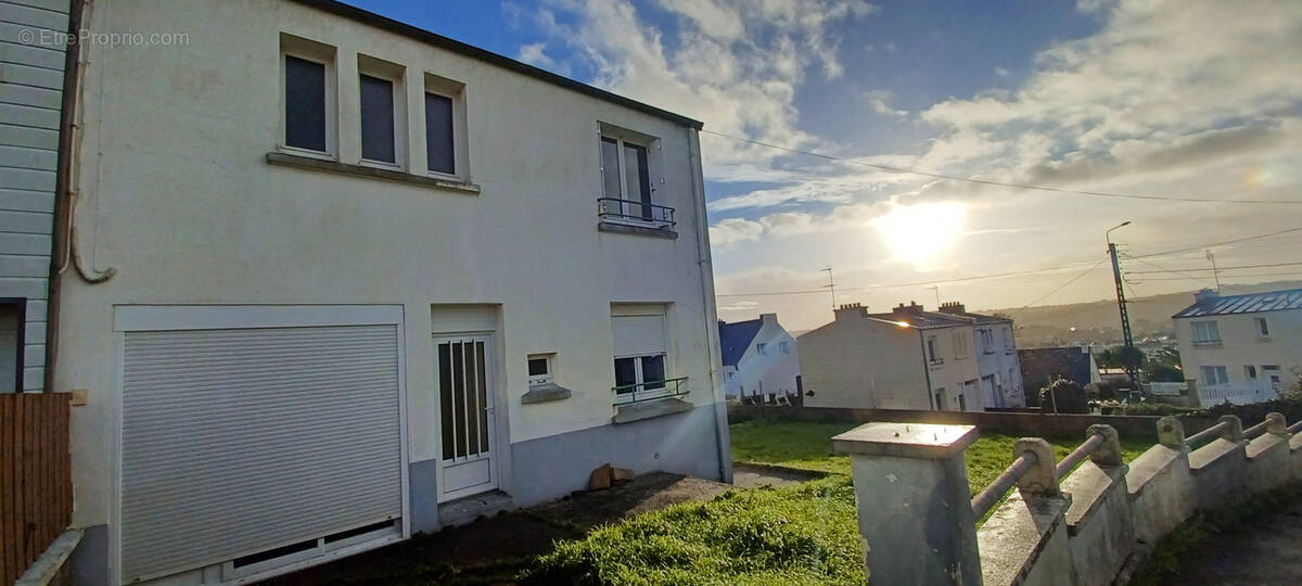 Maison à LE RELECQ-KERHUON