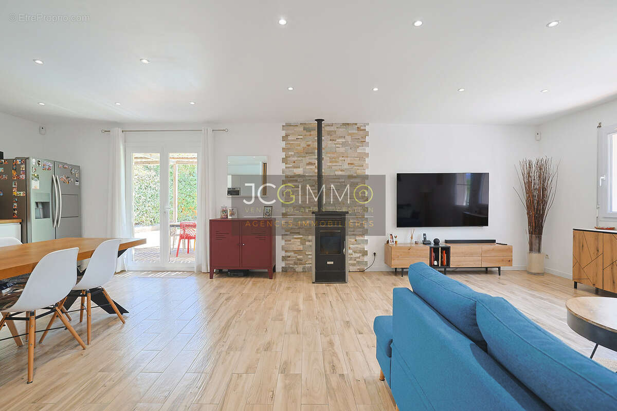 Villa T4 de plain-pied avec piscine et garage ! - photo 4