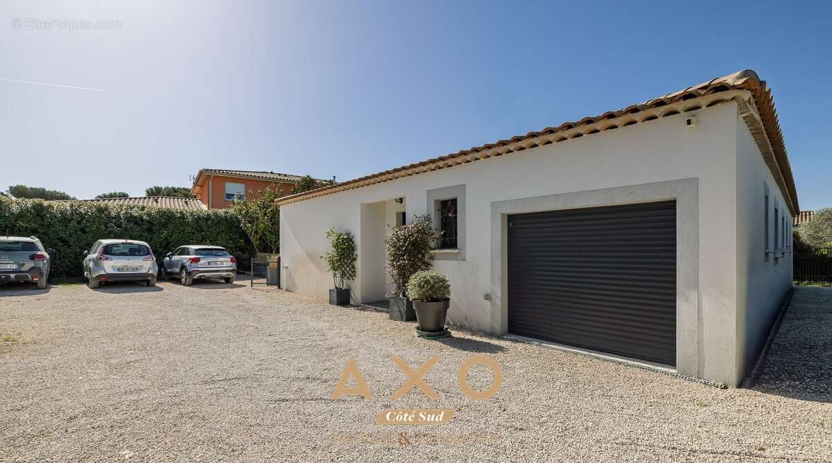 Maison à VENTABREN