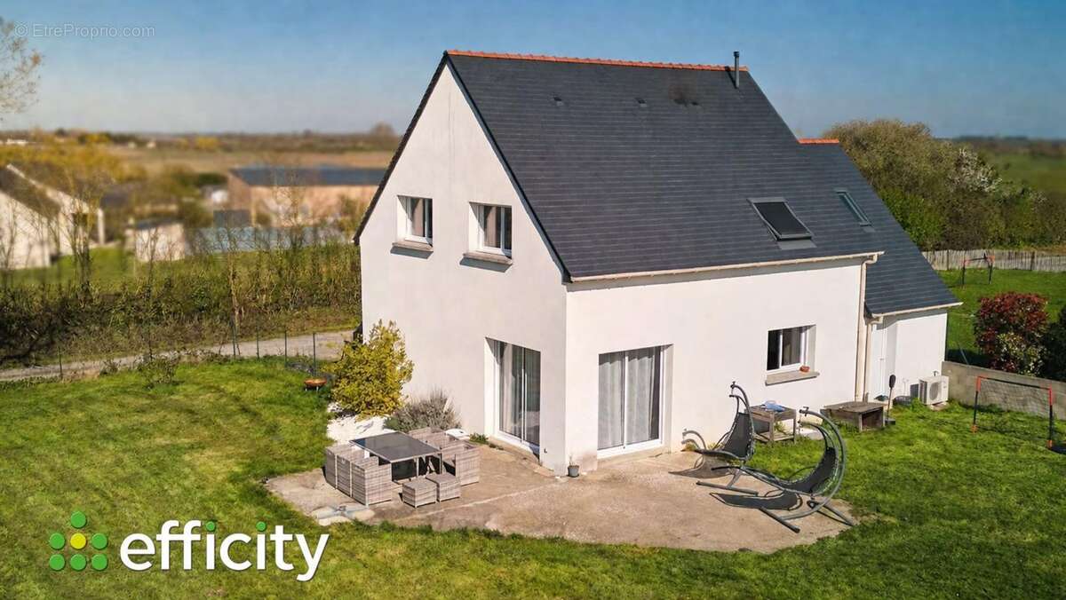 Maison à THOUARCE