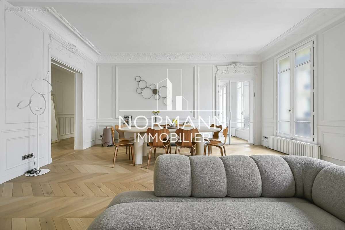 Appartement à PARIS-8E