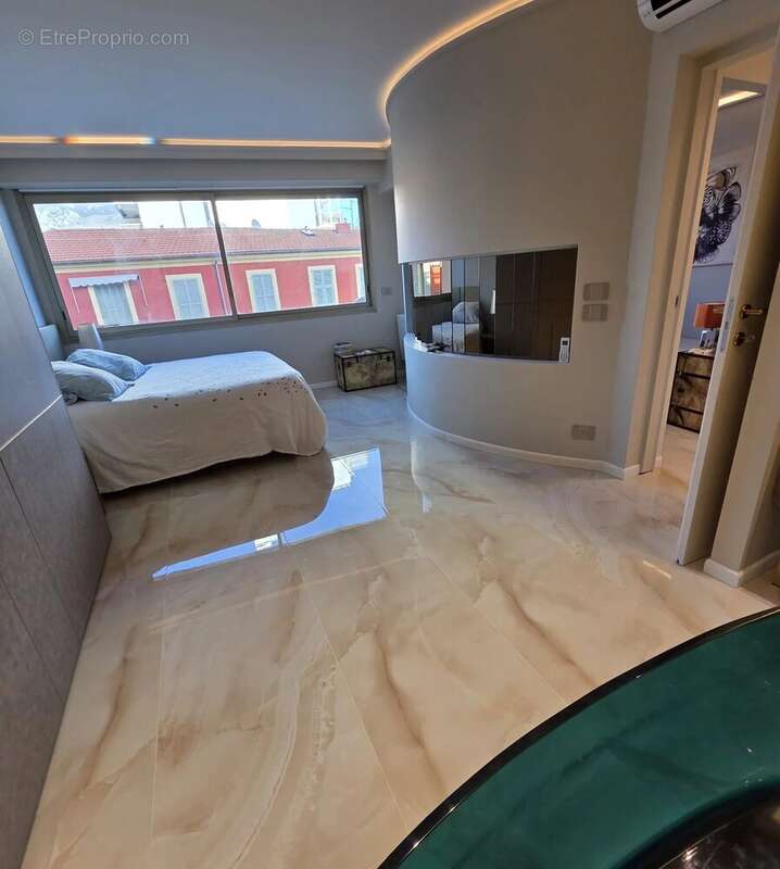 Appartement à ROQUEBRUNE-CAP-MARTIN