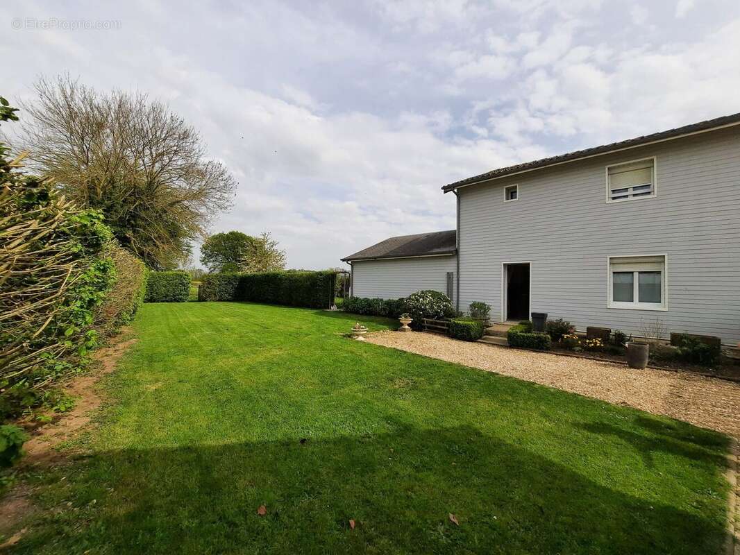 Maison 133 m² à Crasville  - photo 2