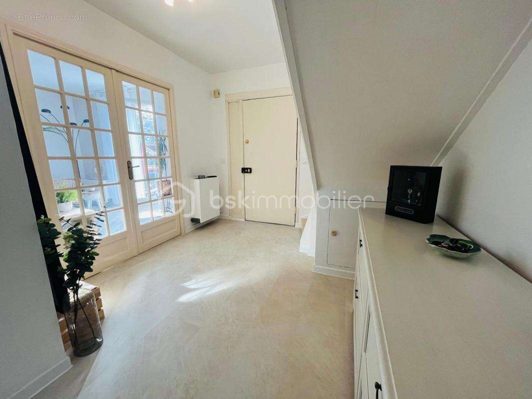 Maison à LES ESSARTS-LE-ROI