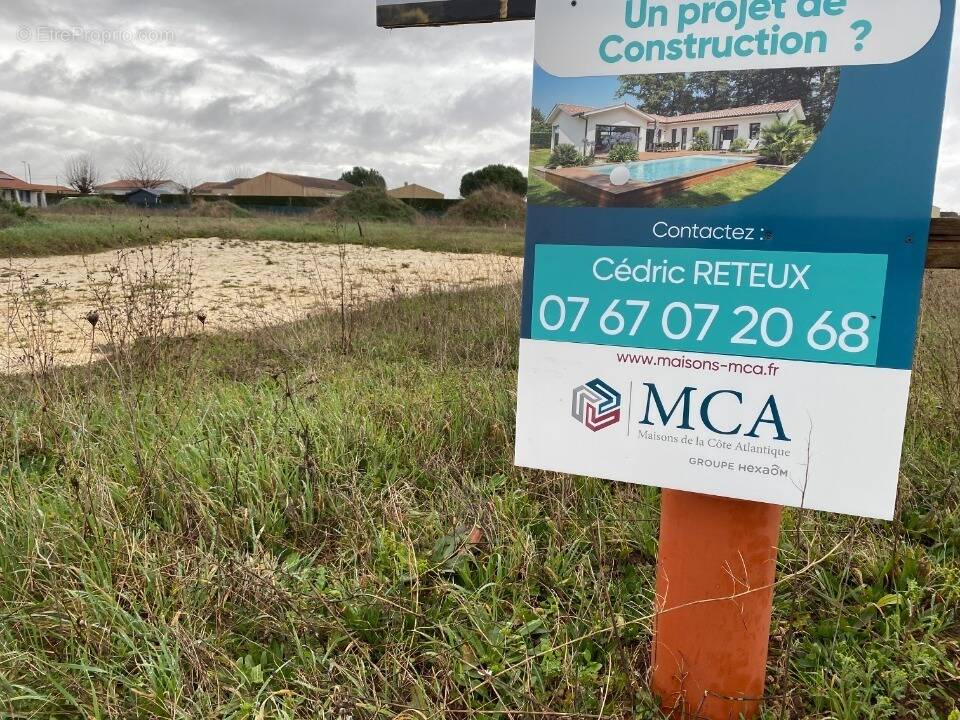 Terrain à PONT-L'ABBE-D'ARNOULT