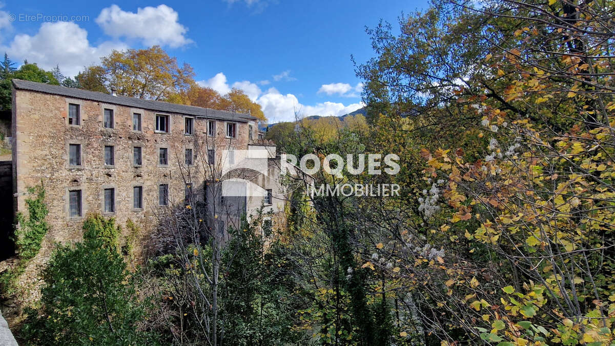 A VENDRE, proche Lodève, ensemble immobilier en pierre d'une surface totale de 995 m2 sur 3008 m2 de terrain - photo 2