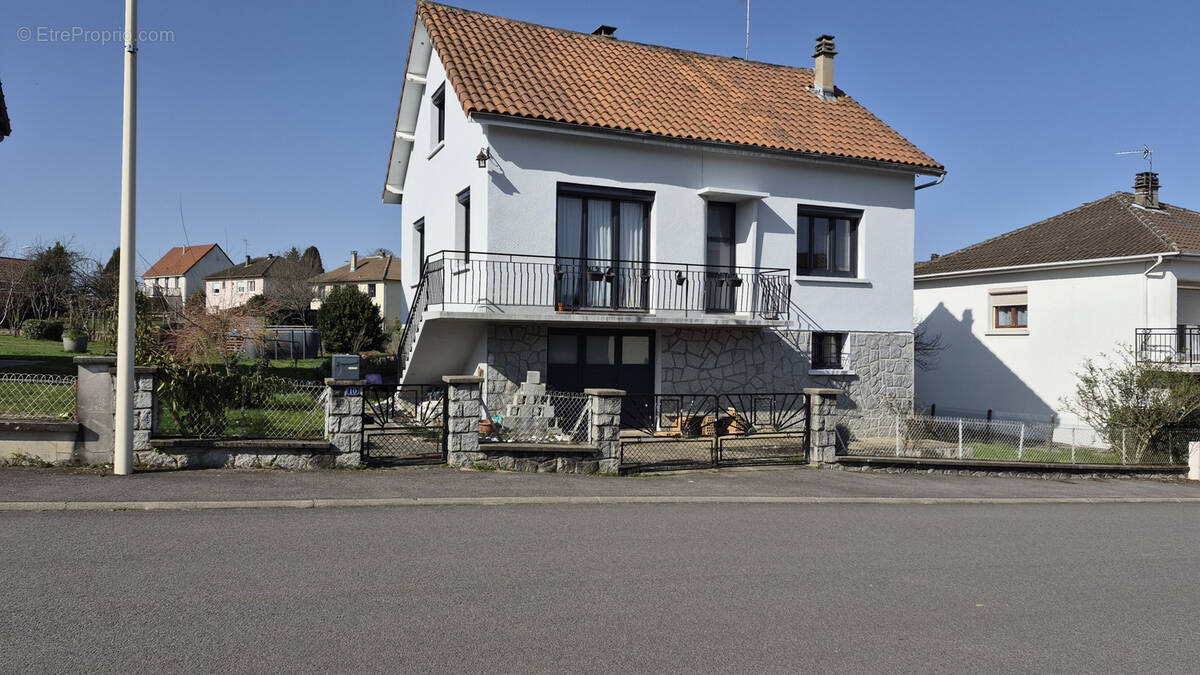 Maison à MAGNAC-BOURG