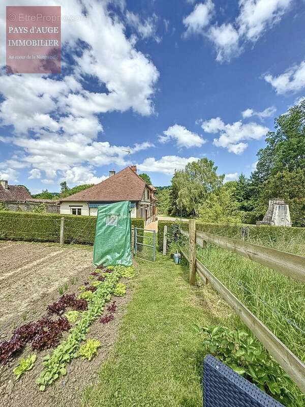 Maison à SAINT-PIERRE-SUR-DIVES