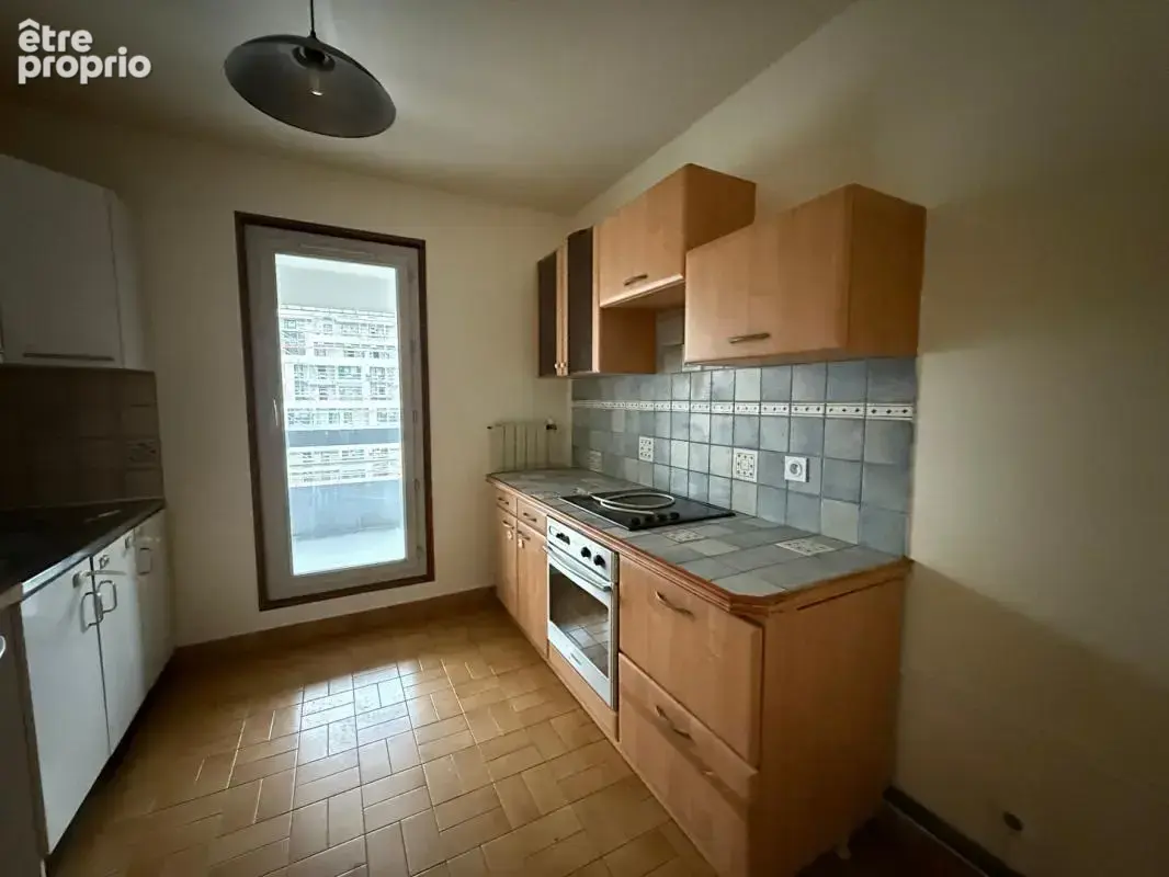 Suresnes centre-ville -  appartement 3 pièce(s) 74 m2 - ascenseur - terrasse - parking - cave - bus au pied de l'appartement - photo 5