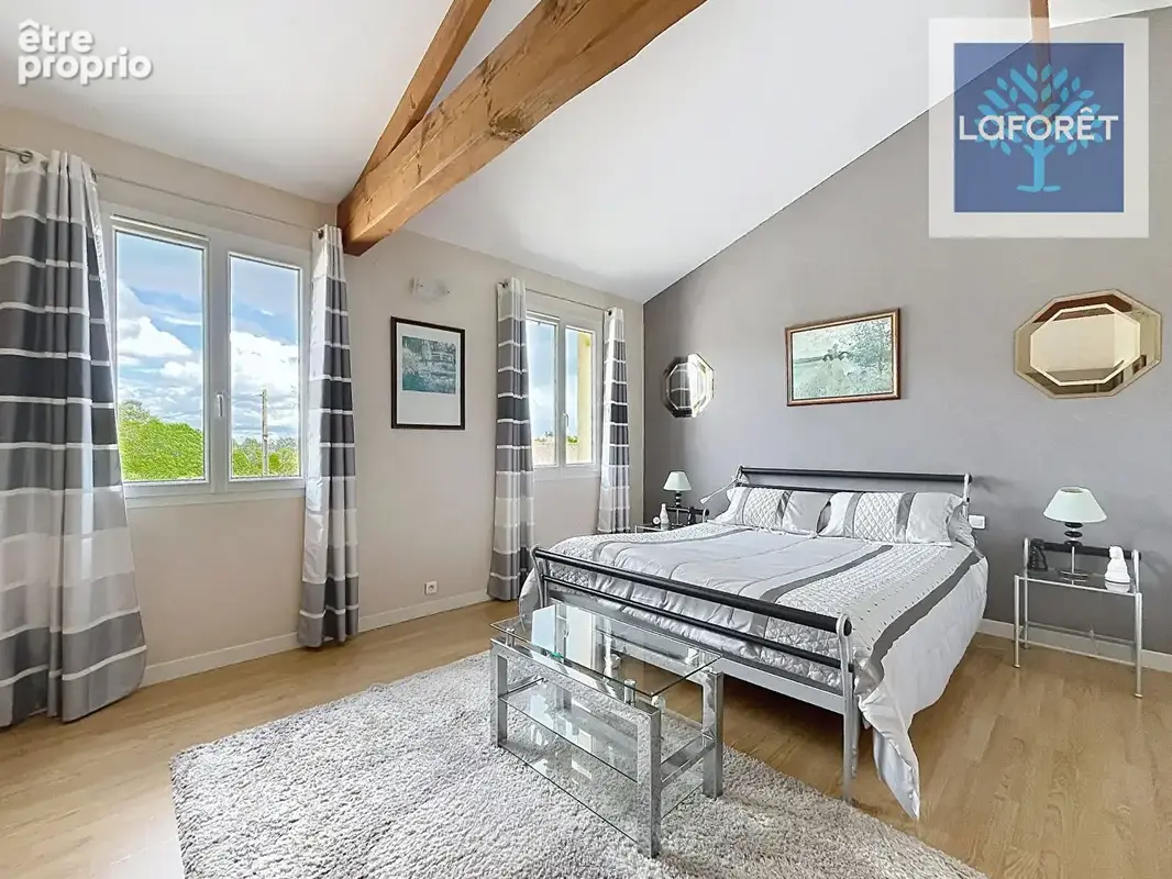 Maison de caractère au calme, 4 chambres avec garage et terrain - photo 3