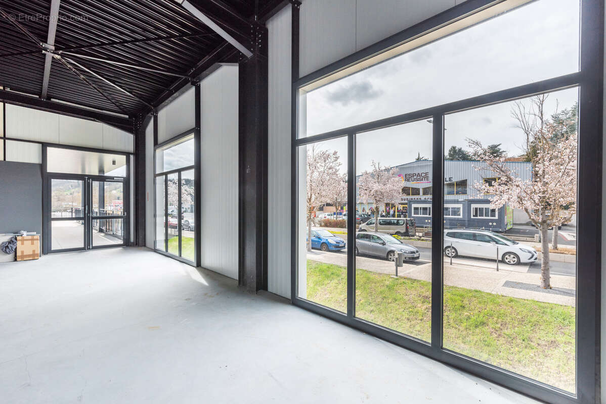 Commerce à BRIVES-CHARENSAC