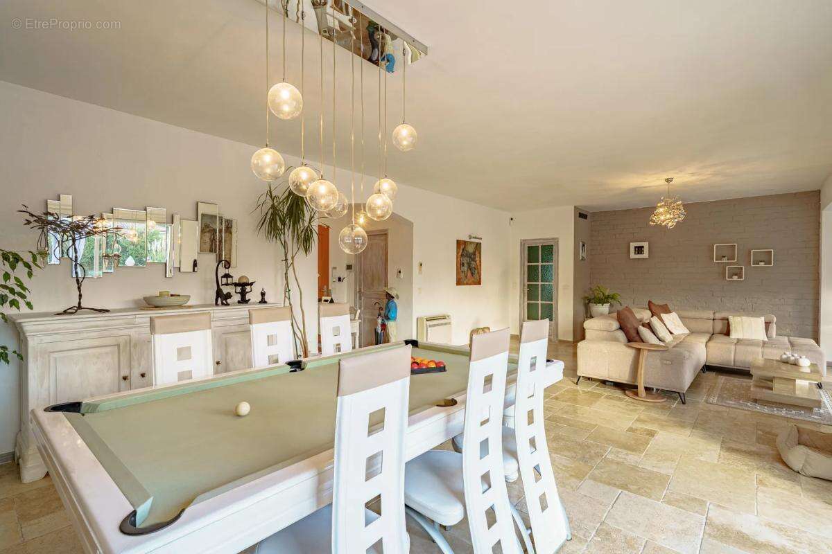 Maison à PELISSANNE