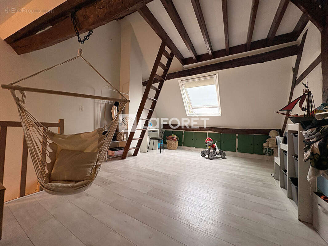 Maison à JUZIERS