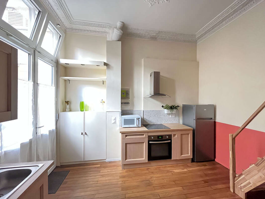 Levallois - studio + mezzanine - 190 000 euros fai - photo 2