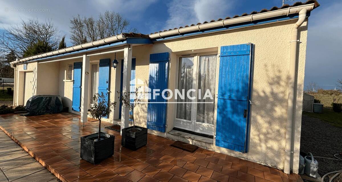 Maison à BLANZAC-LES-MATHA