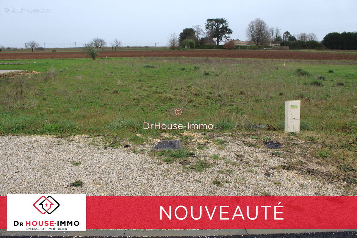 Terrain à ROULLET-SAINT-ESTEPHE