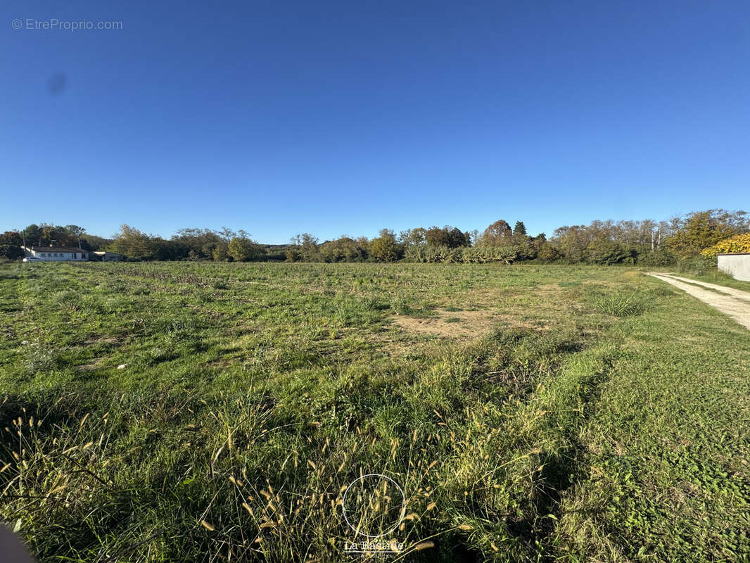 Terrain à MONTBOUCHER-SUR-JABRON