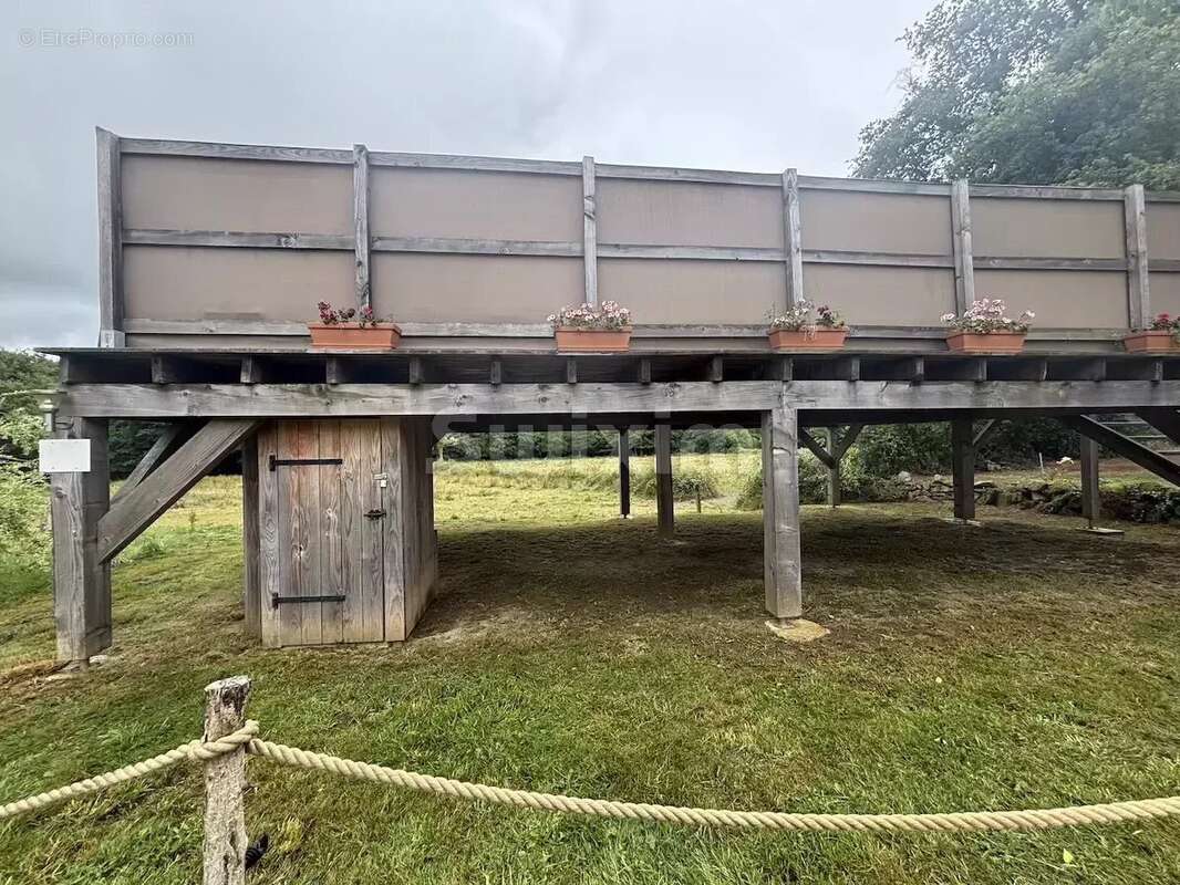 Maison à QUARRE-LES-TOMBES