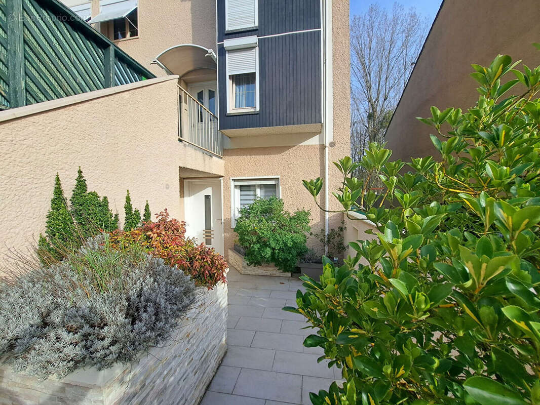 Appartement à EMERAINVILLE