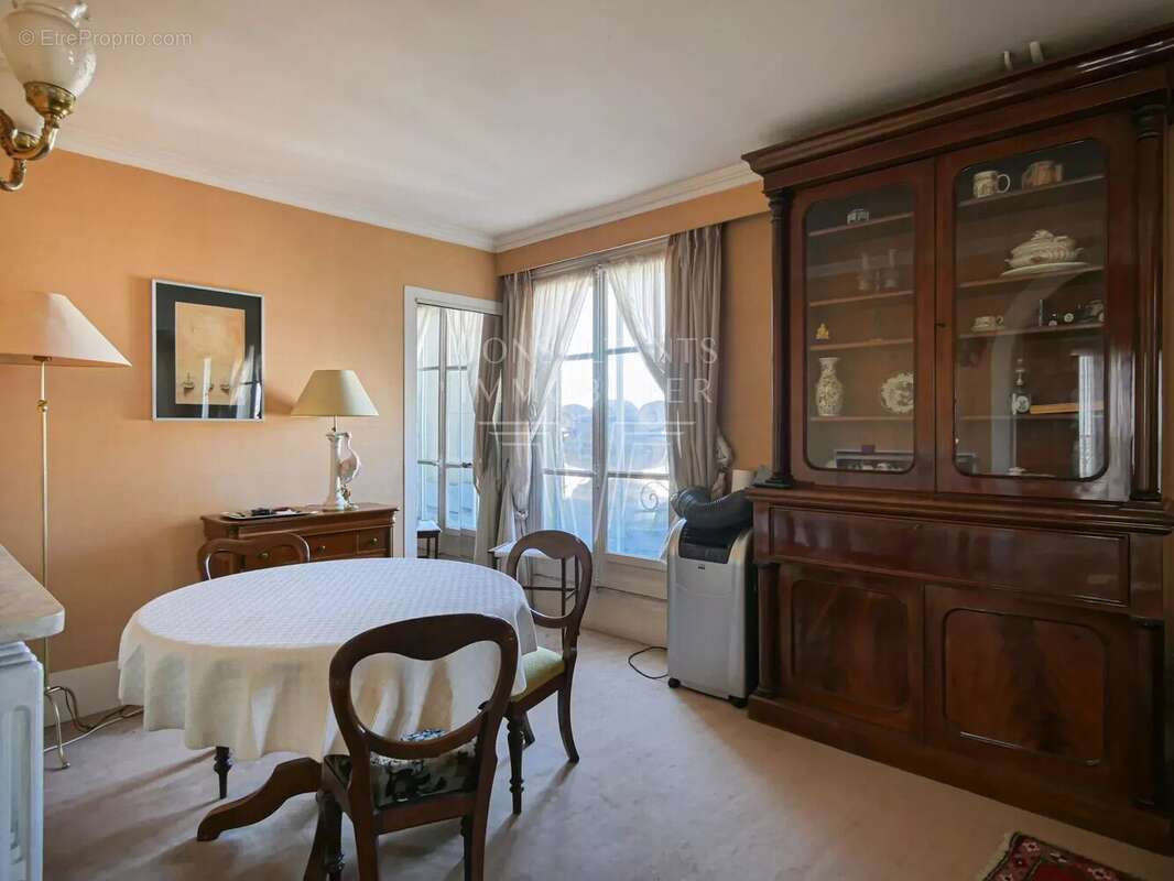 Appartement à NEUILLY-SUR-SEINE