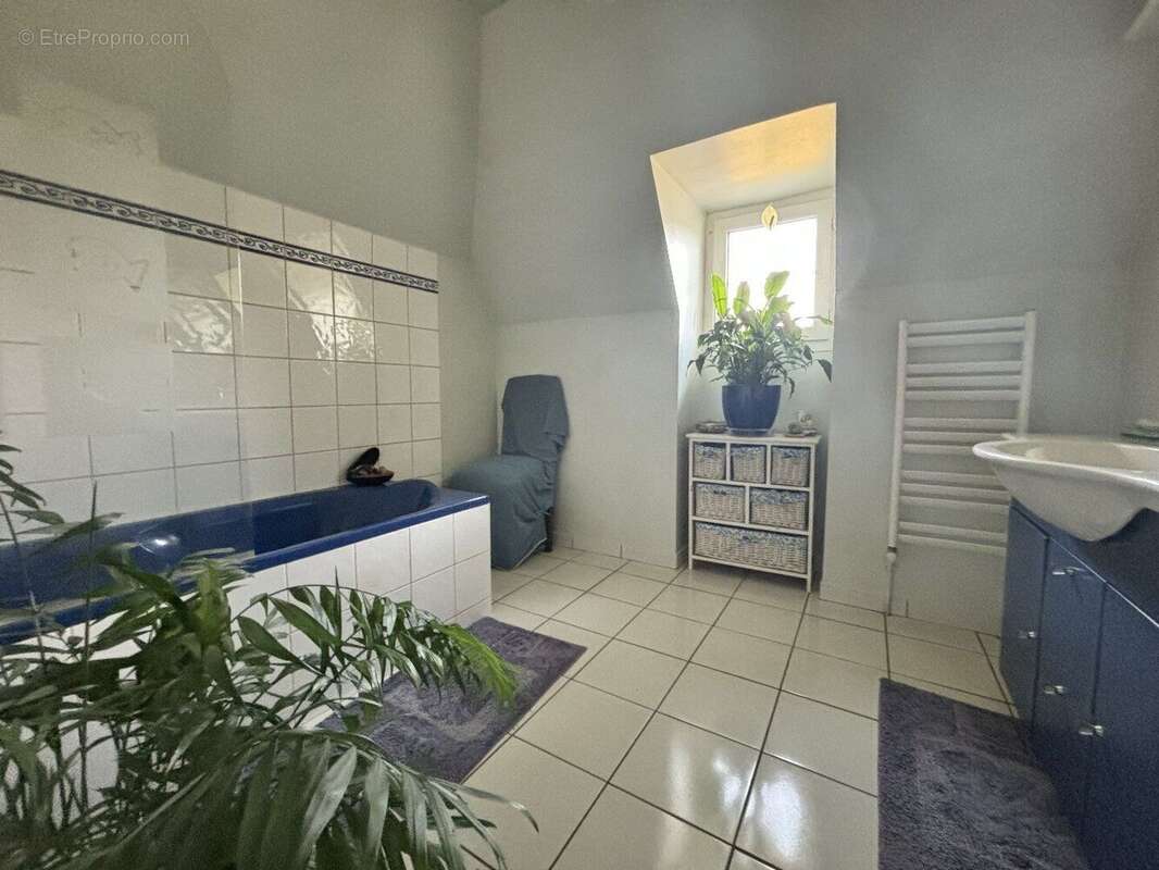 Maison 5 chambres, 210 m2 avec piscine - photo 8